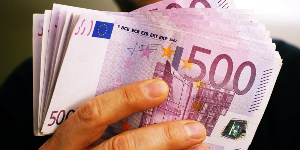 Novac stiže za 4 znaka: Evo ko će dobiti pare do 31. oktobra, a jedan znak treba da igra igre na sreću