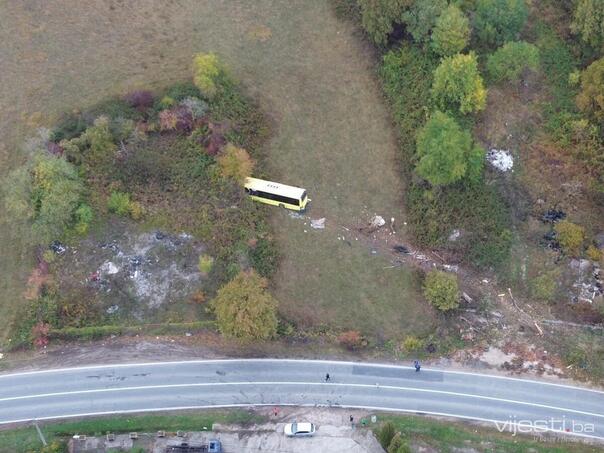 Nesreća na magistralnom putu Tuzla-Sarajevo: Sleteo autobus, 11 povređenih
