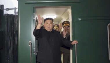 Kim Džong Un nenajavljeno doputovao vozom u Kinu