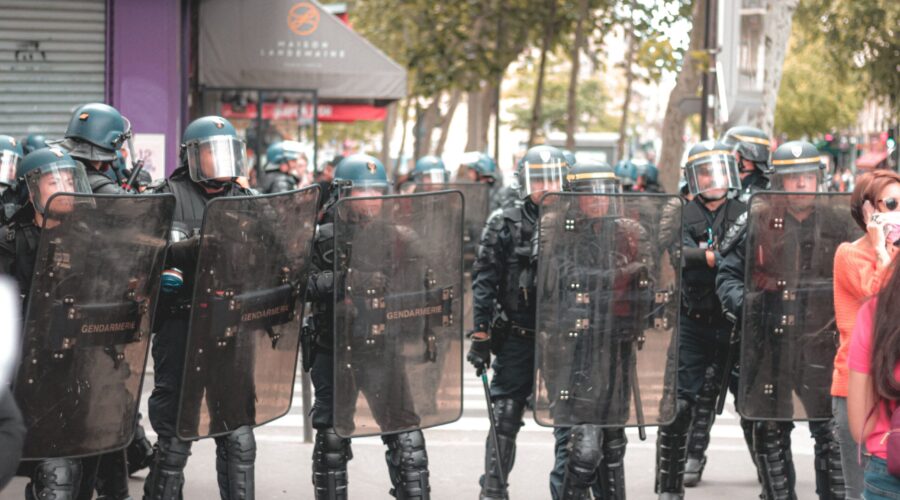 Pariska policija: Na protestu u gradu 110.000 ljudi, situacija mirna