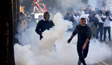U Tirani se ne smiruje: Sukob demonstranata i policije, 13 osoba povređeno /video/