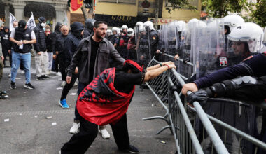 Haos i neredi u Tirani: Demonstranti zapalili ministarstvo, policija uzvratila gumenim mecima, suzavcem i topovima