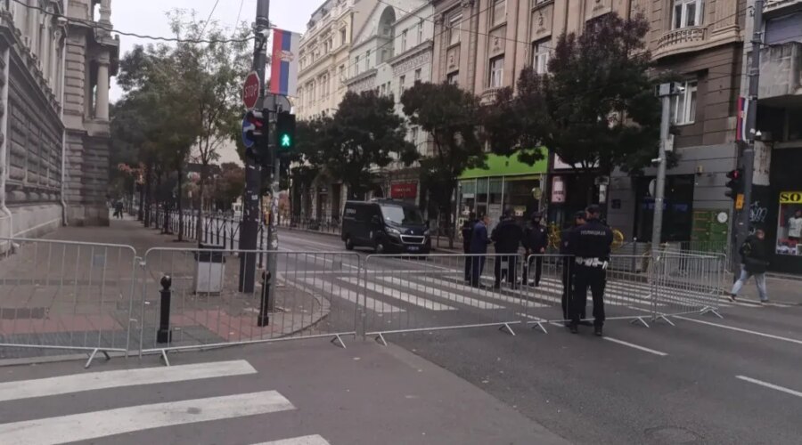 Policija zatvorila saobraćaj u delu Ulice kralja Milana gde se nalazi RIK i Predsedništvo Srbije