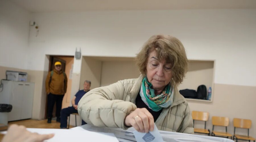 Bugarska bira predsednika: Jotova i Gjurov favoriti među 27 kandidata
