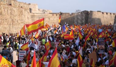 Demonstranti razbijali izloge i odnosili robu, policija masovno hapsila