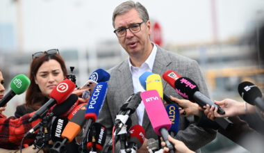 Embargo do 20.00: Rojters:Srbija glasa u istorijskim izborima, izazov višegodišnjoj vladavini Vučića