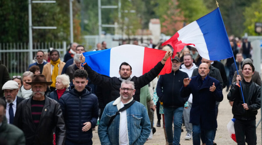 U Francuskoj privedeno 1.314 osoba od početka protesta: Napadnut autobus sa aktivistima krajnje desnice