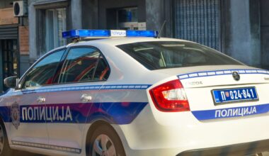 Deo centra Beograda zatvoren za saobraćaj: Zgrada RIK-a ograđena metalnim ogradama