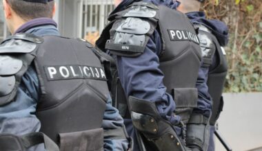 VIDEO: Policija u punoj opremi za demonstracije raspoređena oko RIK-a