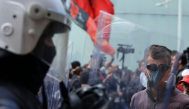 Tirana: 13 dan protesta, demonstranti se okupljaju ispred Ministarstva rada