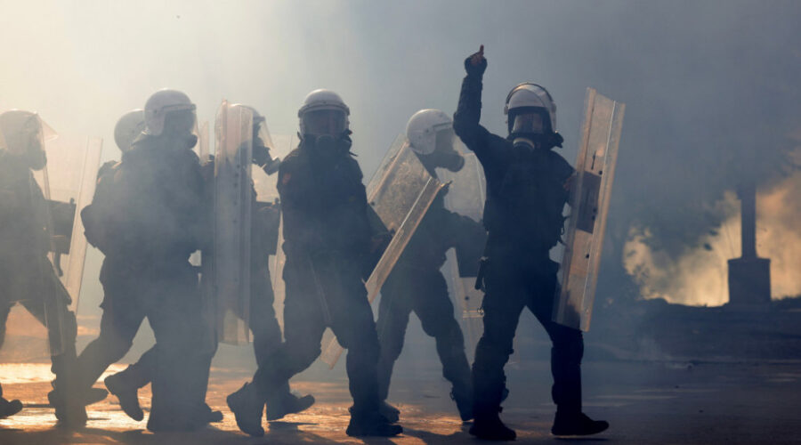 Novi sukobi demonstranata i policije u Tirani, policija upotrebila suzavac