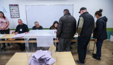 Fon Bekerat: EU zabrinuta zbog incidenata i nasilja na izborima u Srbiji