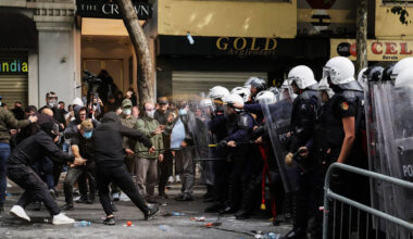 Žestoki sukobi na ulicama Tirane: Letele kamenice i suzavac, povređena policija i demonstranti