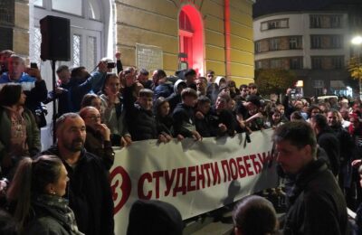 „Odlazi, nakon Viktora Orbana još jedan diktator“: Hrvatski mediji o rezultatima izbora u Srbiji