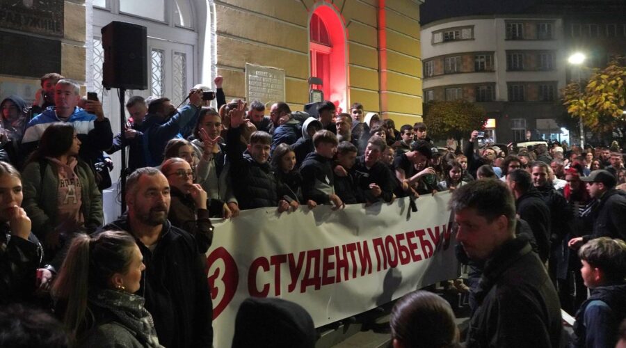 „Odlazi, nakon Viktora Orbana još jedan diktator“: Hrvatski mediji o rezultatima izbora u Srbiji