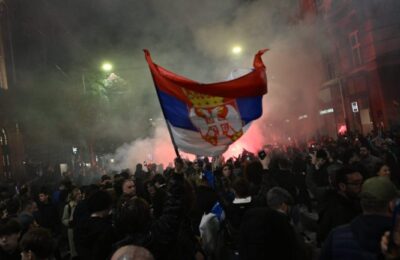 Građani „oslobodili“ Pionirski park: Požar u „Ćacilendu“ (VIDEO)