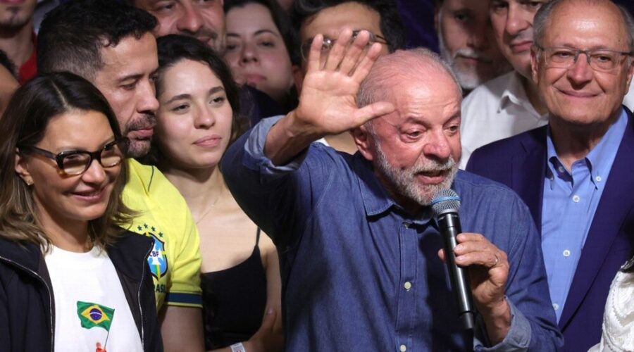 Lula ponovo izabran za predsednika Brazila u drugom krugu izbora, Bolsonaro odbija da prizna poraz