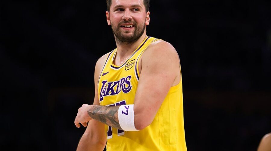 Luka Dončić je čudovište: Slovenac ubacio 52 poena, srušio Jutu i ispisao istoriju Lejkersa!