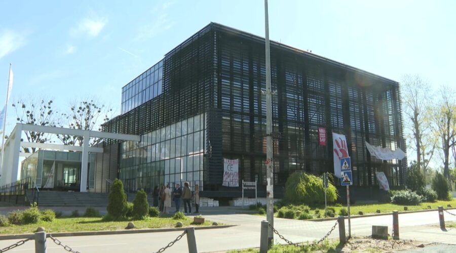 Slobodan univerzitet ušao u Rektorat u Novom Sadu: Madiću rok od 72 sata da podnese ostavku