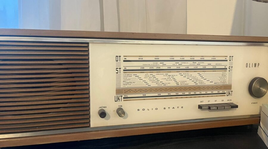 Deo zaposlenih u Radio Beogradu traži ostavke rukovodstva i ukidanje emisija novih saradnika