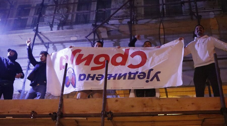 Studenti potukli SNS u Novom Sadu: Istorijska podrška