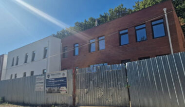 Devetorici Srba iz Zubinog Potoka produžen pritvor za navodni ratni zločin