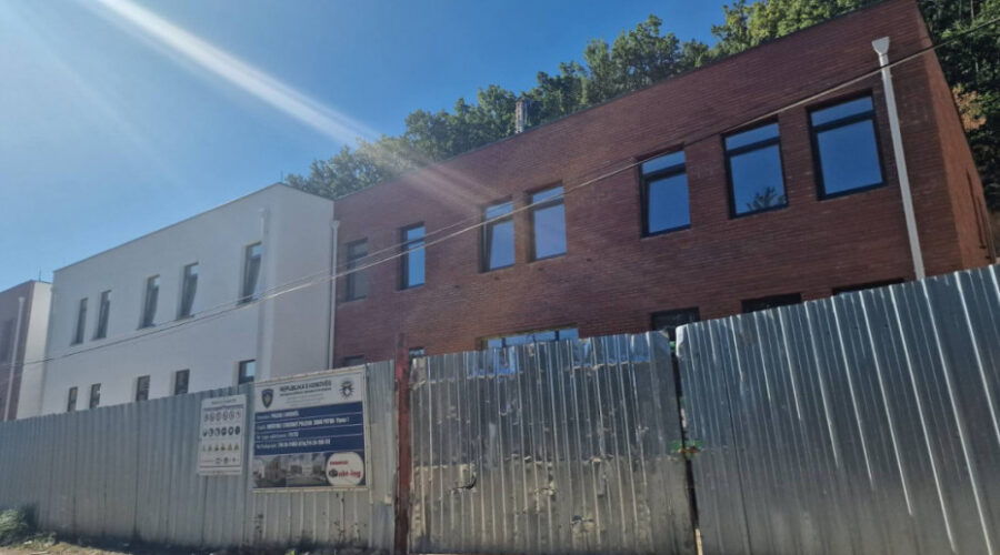 Devetorici Srba iz Zubinog Potoka produžen pritvor za navodni ratni zločin