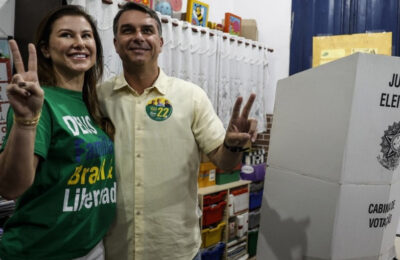 Flavijo Bolsonaro sa porodicom ušao u Ameriku