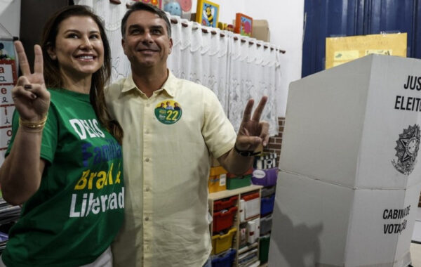 Flavijo Bolsonaro sa porodicom ušao u Ameriku