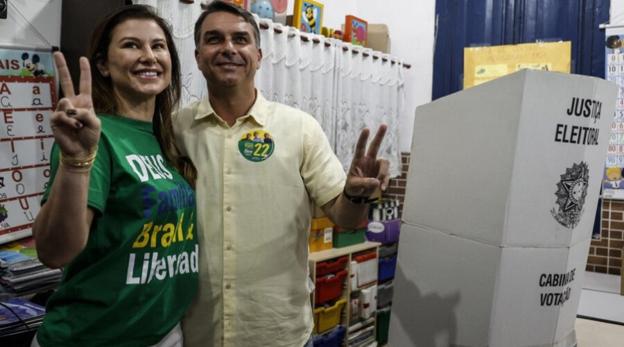 Flavijo Bolsonaro sa porodicom ušao u Ameriku