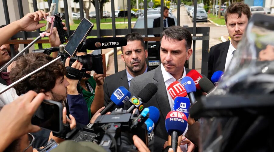 Flavio Bolsonaro napustio Brazil nakon poraza na izborima, otišao u SAD