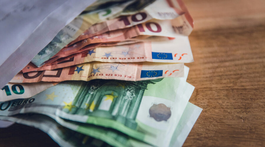Današnji kurs evra i dolara: Objavljeni najnoviji podaci NBS