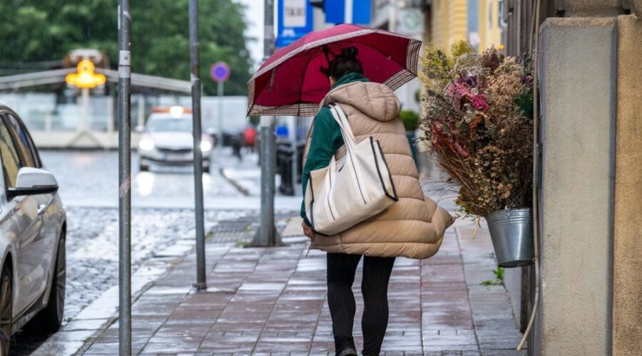 Danas oblačno, ponegde sa kišom
