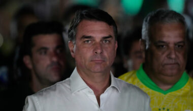 Flavio Bolsonaro prešao iz Brazila u Argentinu, a zatim privatnim avionom odleteo za Ekvador
