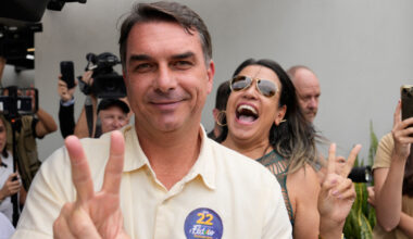 Posle izbornog poraza: Flavio Bolsonaro sa porodicom iz Argentine otputovao u Ekvador