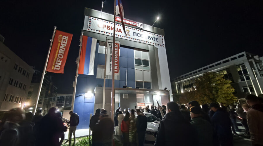 Studenti u blokadi: Imamo razloga da verujemo da će večeras neki pokušati da napadnu Informer i da nam to pripišu