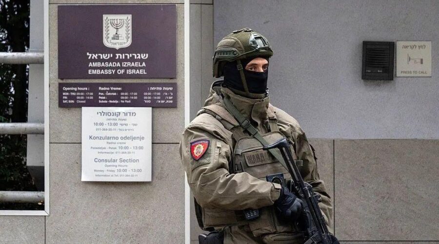 Napad ispred Ambasade Izraela u Beogradu, MUP: ‘Crveni stepen pretnji od terorizma’