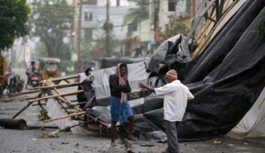 Najmanje troje mrtvih, evakuisano više od 180.000 ljudi