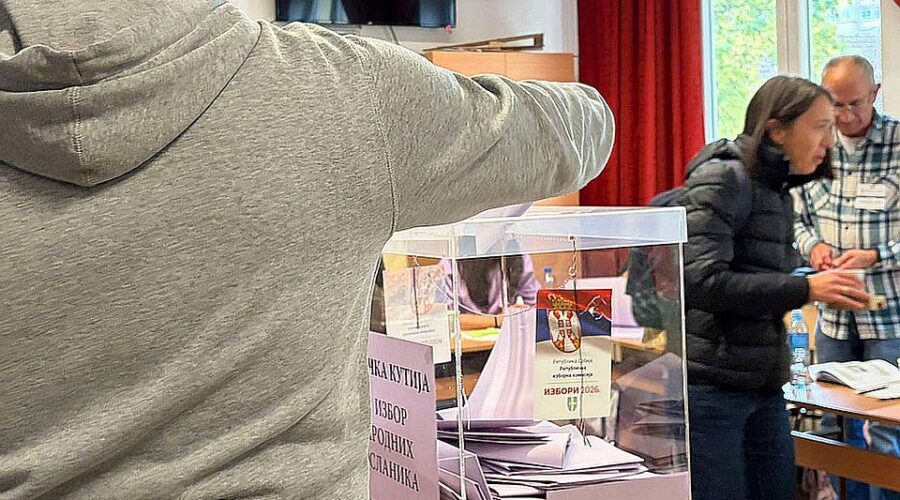 Šebek: Izbori se verovatno ponavljaju na oko 50 biračkih mesta
