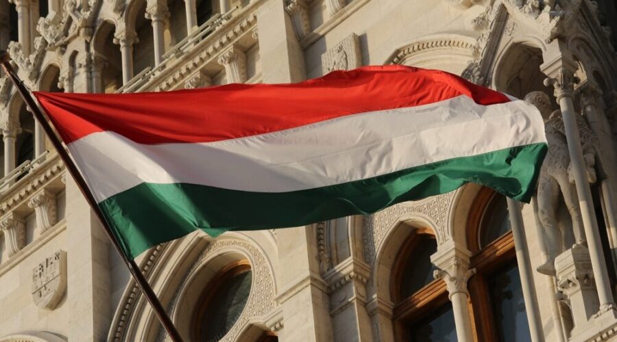 Gde je 24,5 miliona evra? Istražitelji pronašli prazan sef u kući bivšeg Orbanovog ministra