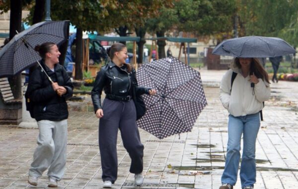 Danas pretežno oblačno, ponegde kiša, na planinama moguć sneg