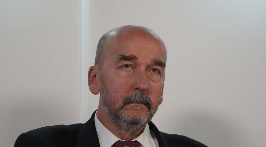 „Novac uvek ostavlja svoj trag“: Radomir Saičić kaže da će nova vlada biti formirana u zakonskom roku