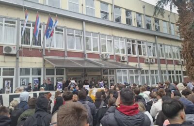 Odložena sednica o smeni dekana DIF-a Patrika Drida zbog bezbednosti