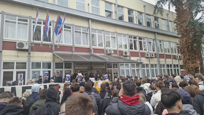 Odložena sednica o smeni dekana DIF-a Patrika Drida zbog bezbednosti
