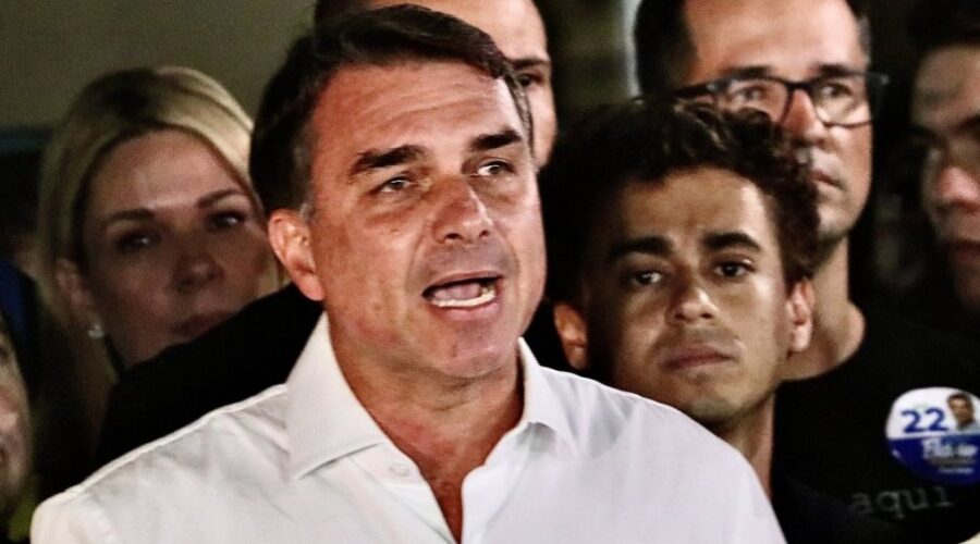 Izbegao u SAD i proglasio se za predsednika