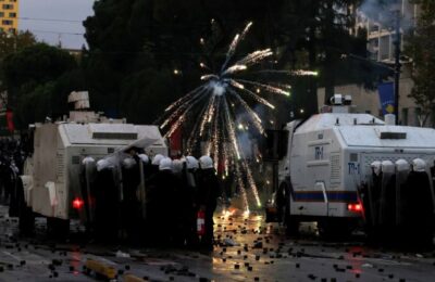 Mobilisano 70.000 policajaca zbog najavljenih protesta za vikend