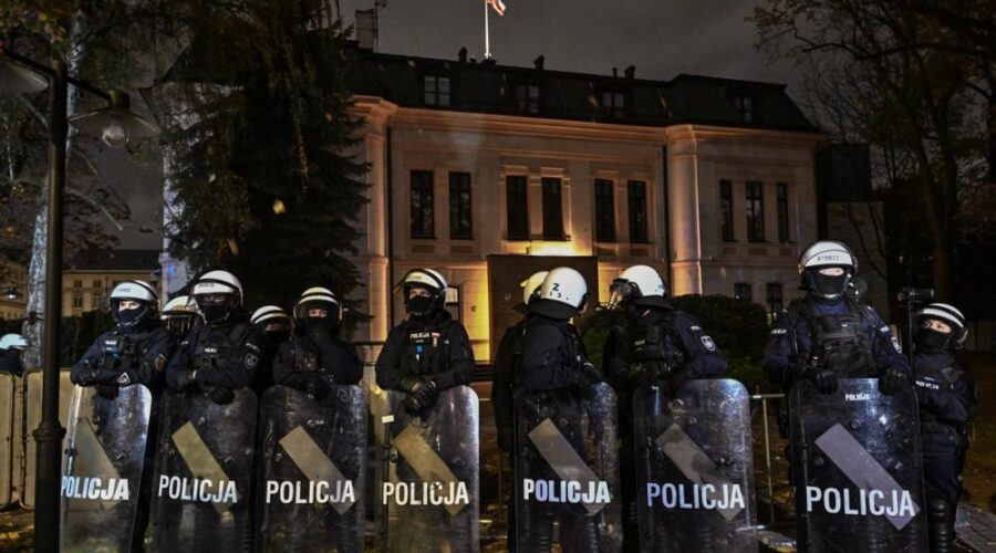 Haos u Ustavnom sudu Poljske, predsednik Navrocki se hitno vraća u Varšavu
