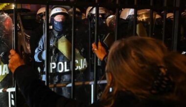 Politička kriza u Poljskoj dostigla vrhunac, policija raspoređena ispred Ustavnog suda