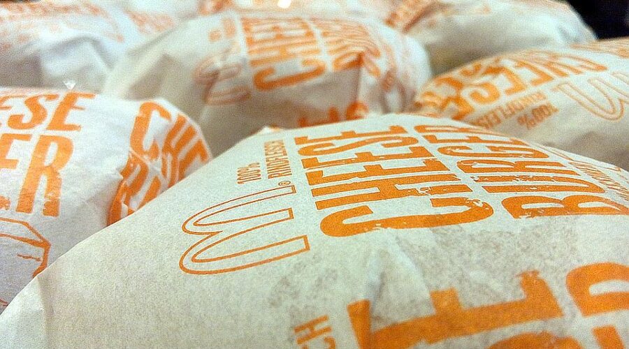 Mekdonalds tužen zbog “Mekriba”: Da li sendvič zaista sadrži meso sa rebara?