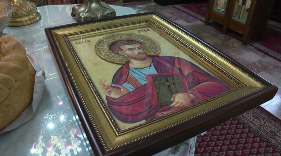 Srpska pravoslavna crkva i vernici slave Svetog Luku
